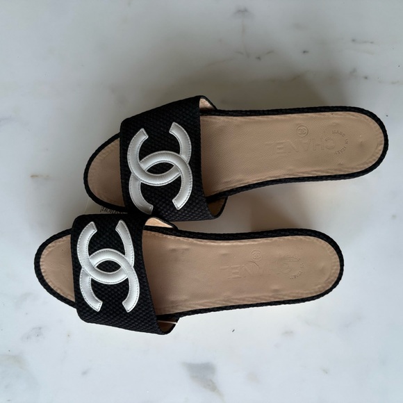 Chanel Black and White Slide Sandals Size 39.5 - Picture 13 of 16
